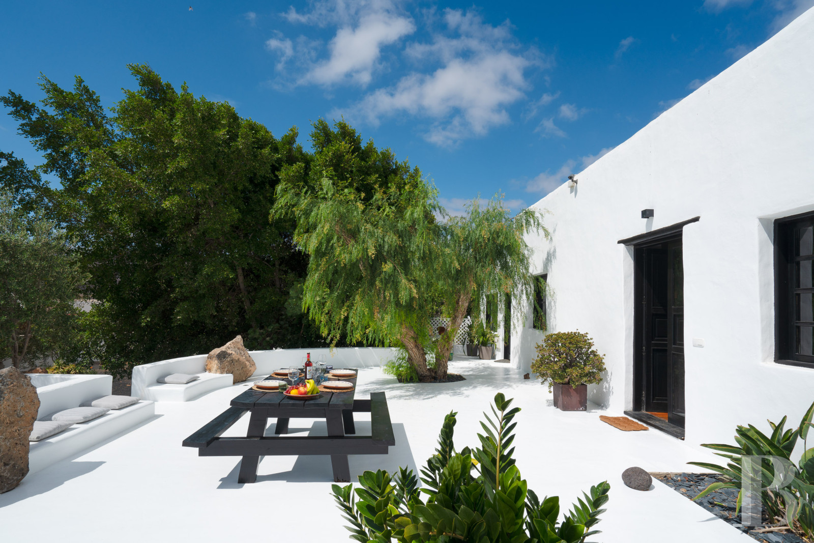 An old finca renovated in a contemporary style on the island of Lanzarote, in the Canary Islands - photo  n°19